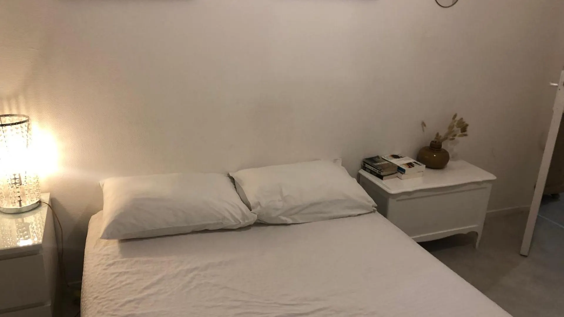 Fifa-Lodge & Breakfast Lyon Quarto em Acomodações Particulares